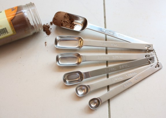 Measuring spoon for jars