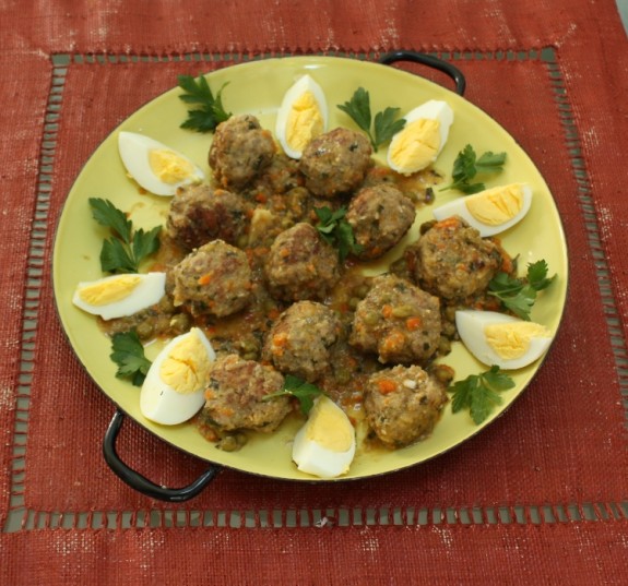 Meatballs with Almond Sauce